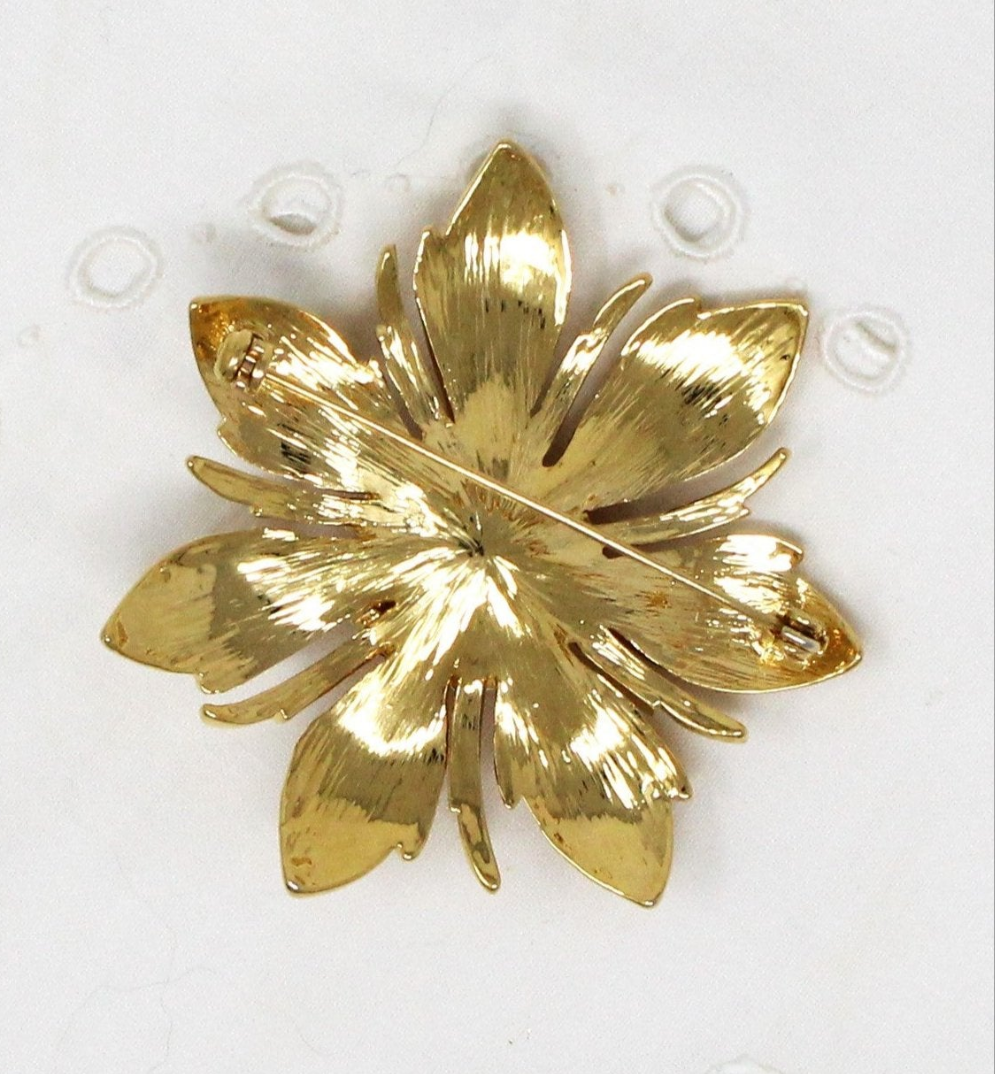 Brooch / Pin, Purple Rhinestones Flower, Large Purple Center & Lilac Petals, Gold-Tone