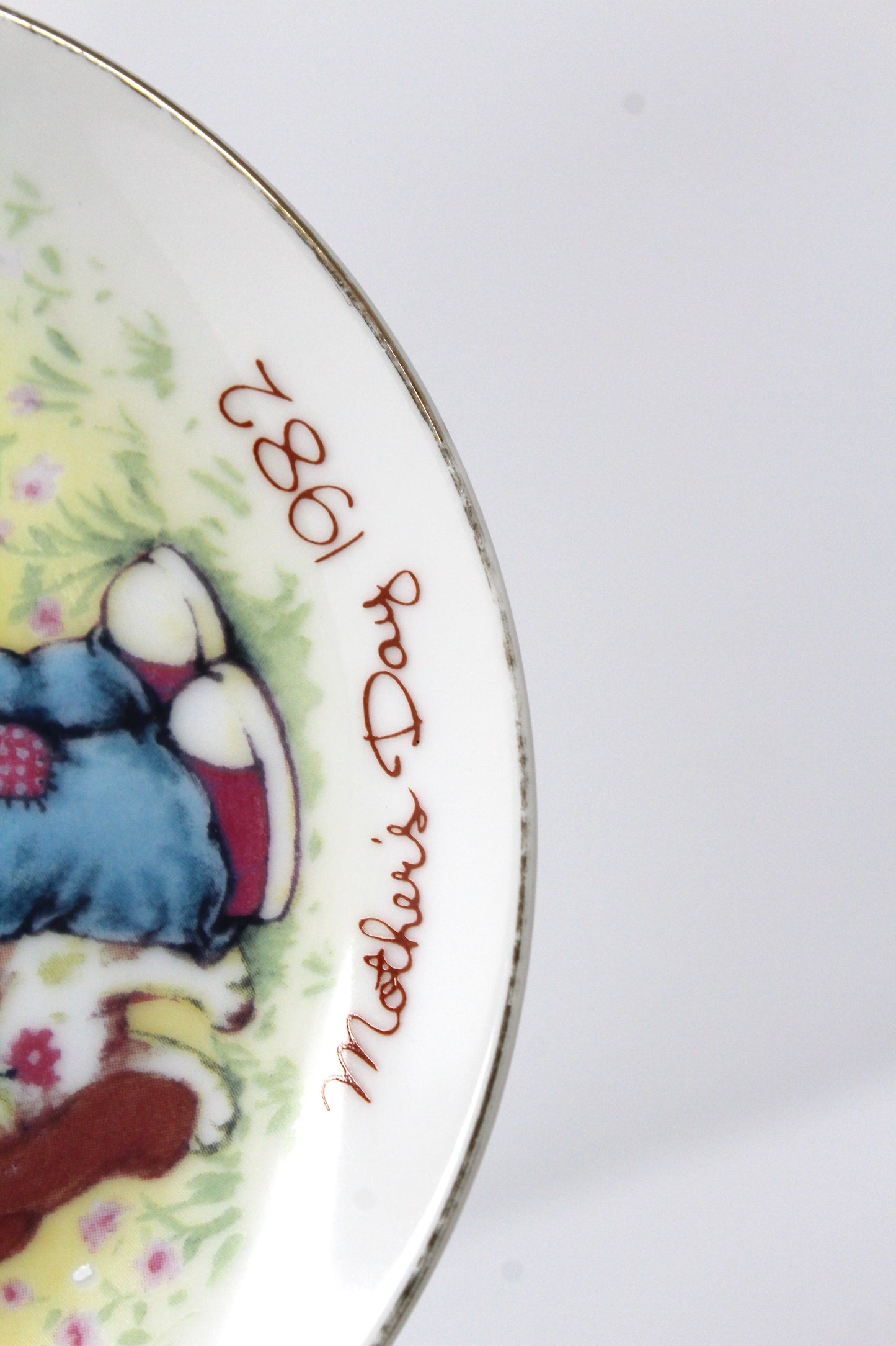 Decorative Plate, Avon, Mother's Day 1982, Little Things Mean a Lot, Vintage