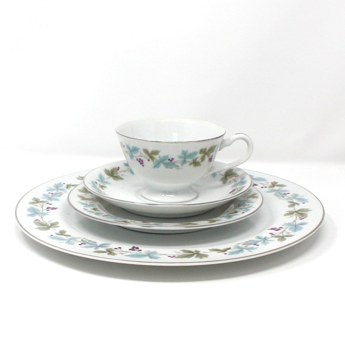 Dinnerware, Fine China of Japan. Vintage 6701, Place Setting Service for 3 (12 Pcs), Vintage