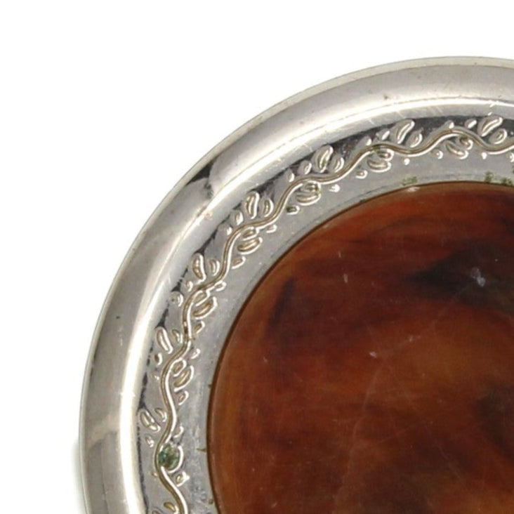 detail on silver & wood lid