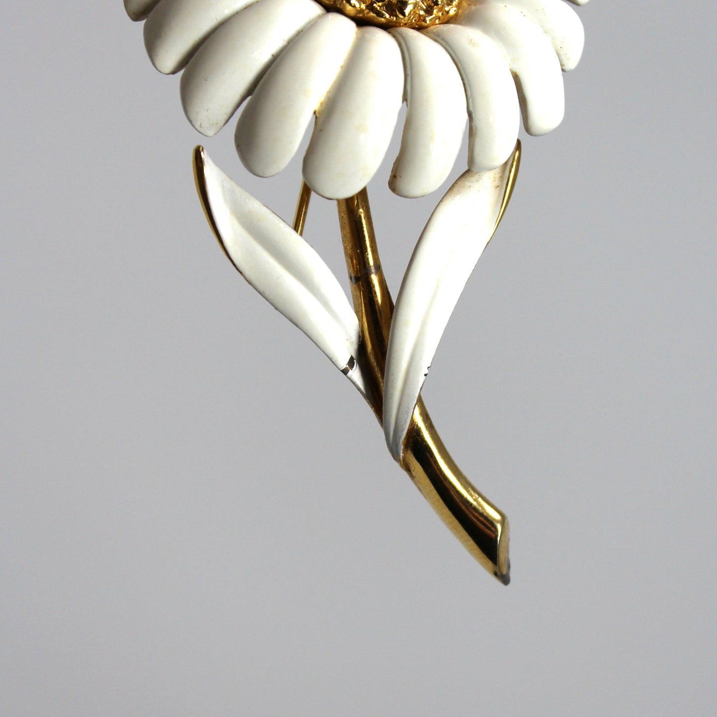 Brooch / Pin, Monet, Daisy Flower, Gold Tone & White Enamel, Vintage