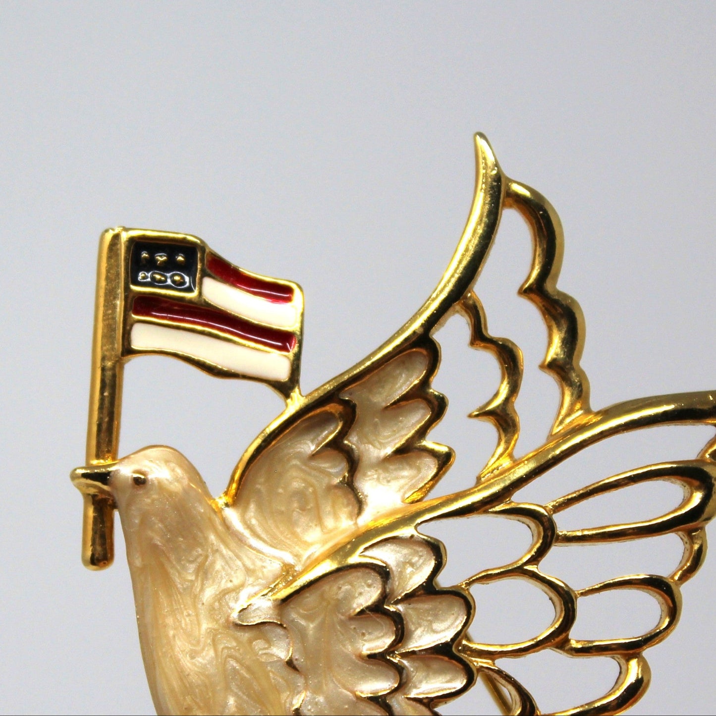 Brooch / Pin, Kim Rogers, Patriotic Dove Bird Of Peace USA Flag, Gold Tone & Enamel, Vintage
