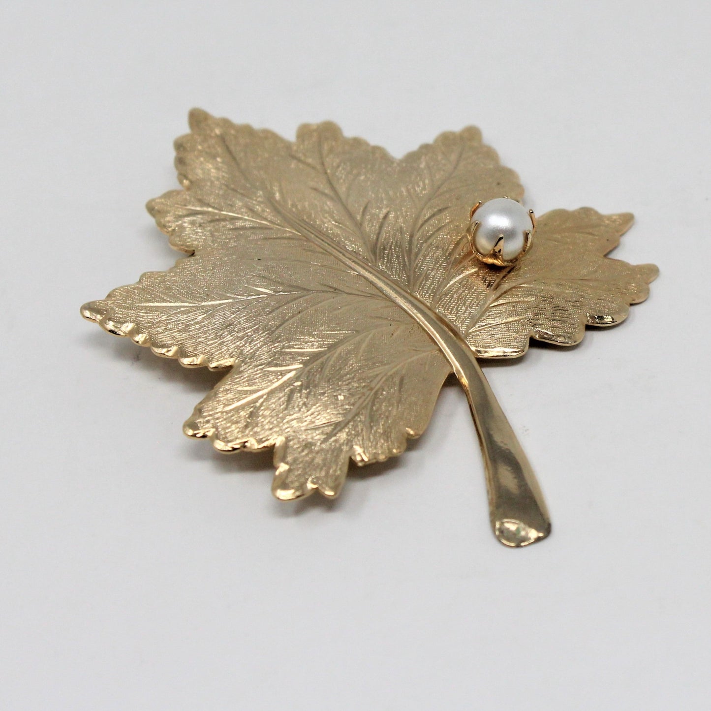 Brooch / Pin, Sarah Coventry, Maple Leaf with Faux Pearl, Gold Tone, Vintage