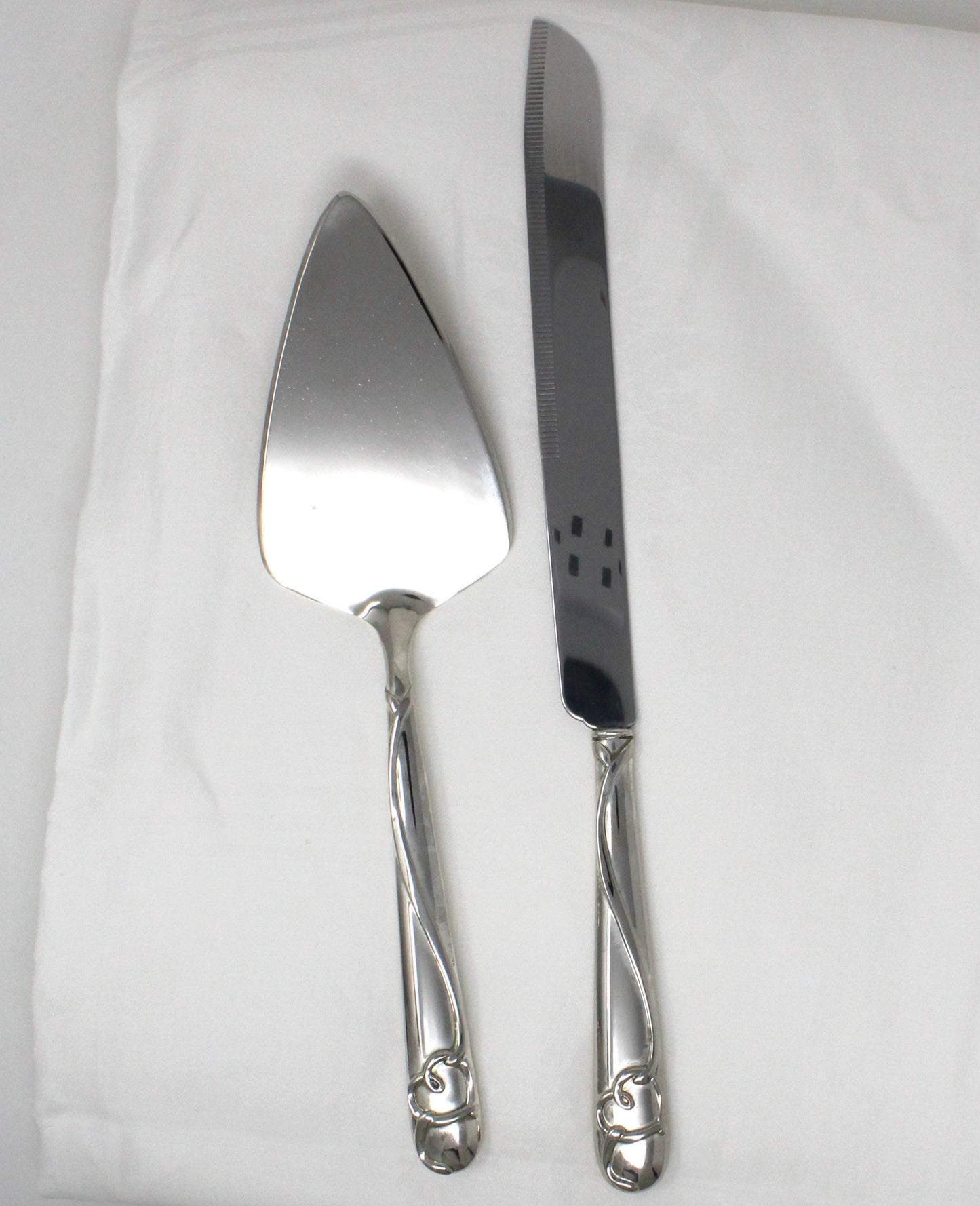 Cake Serving Set, Weddingstar, Graceful Heart Raised Loop Heart, Cake Knife & Lifter, Silver-Plated Handles, In Box