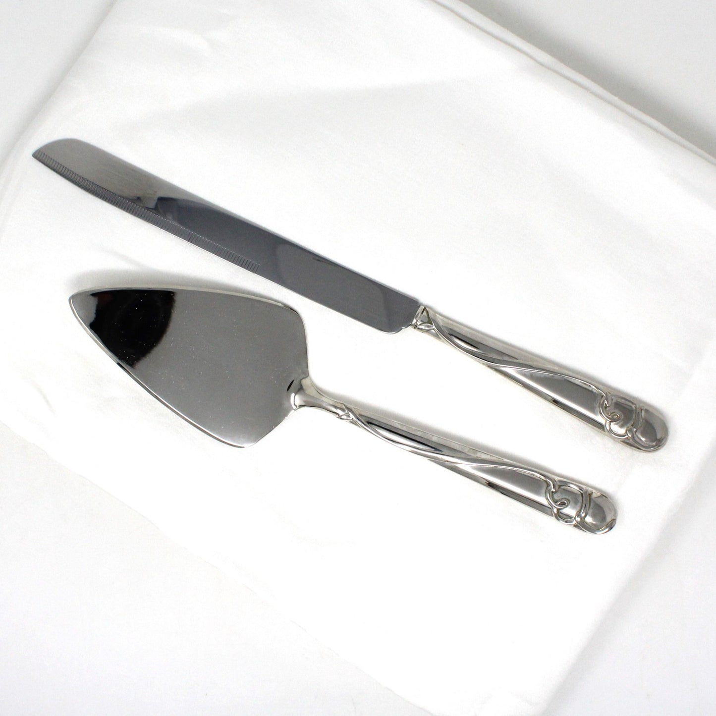 Cake Serving Set, Weddingstar, Graceful Heart Raised Loop Heart, Cake Knife & Lifter, Silver-Plated Handles, In Box