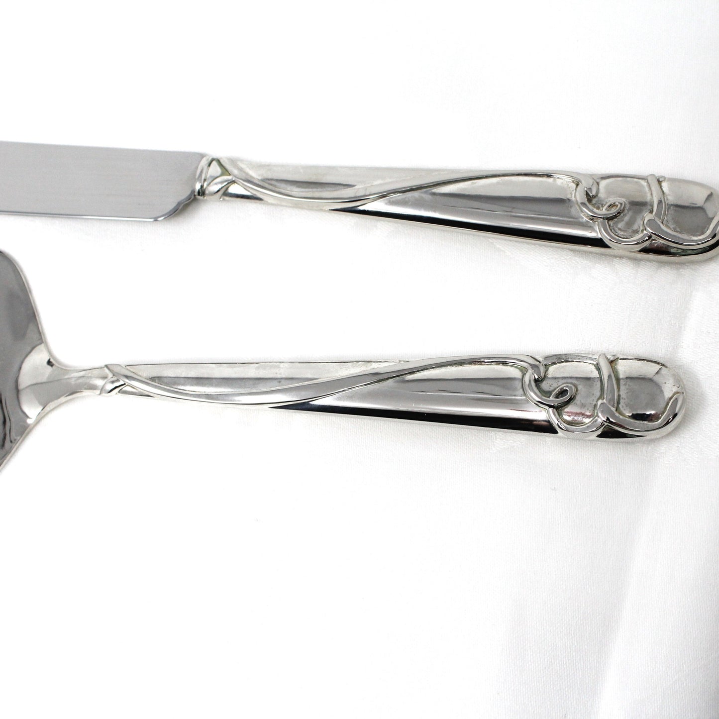 Cake Serving Set, Weddingstar, Graceful Heart Raised Loop Heart, Cake Knife & Lifter, Silver-Plated Handles, In Box