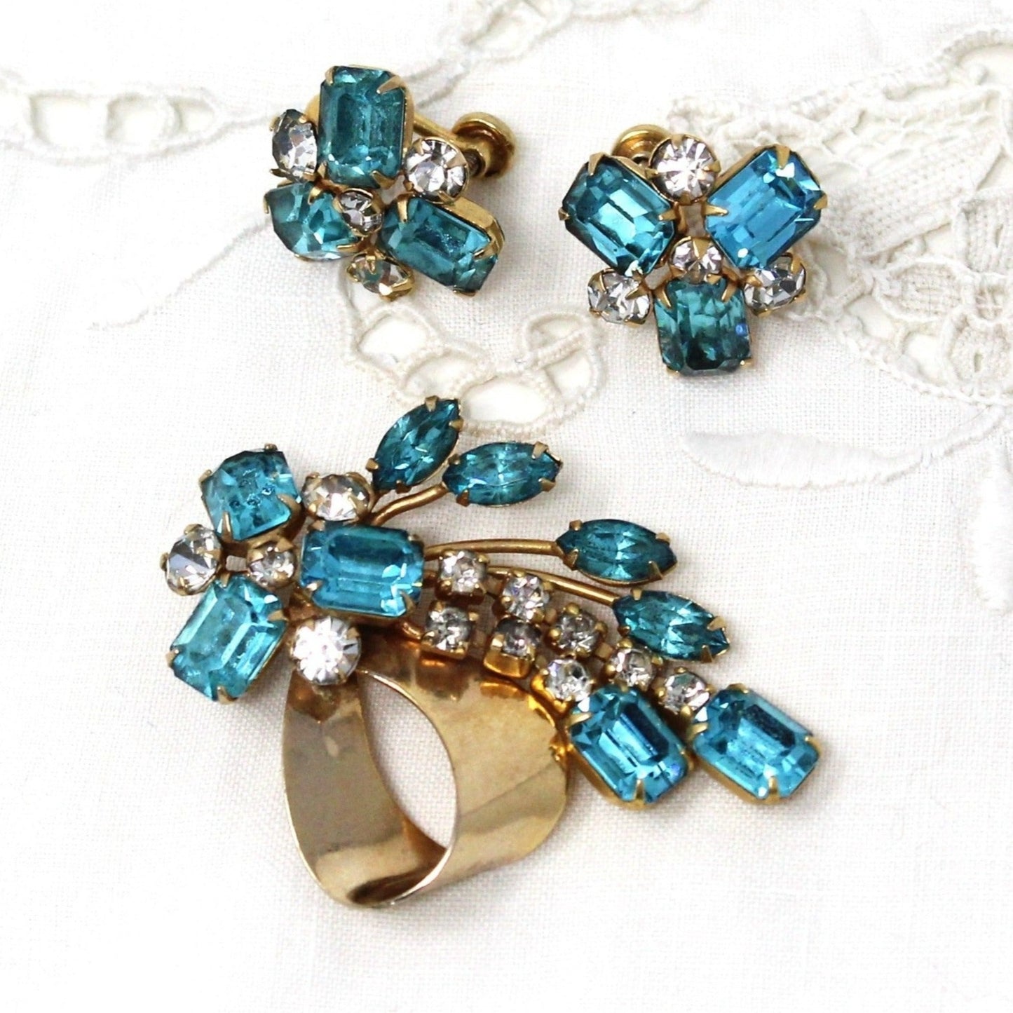 Vintage Scitarelli aquamarine brooch and dangle earrings set with clear rhinestones, gold tone metal.