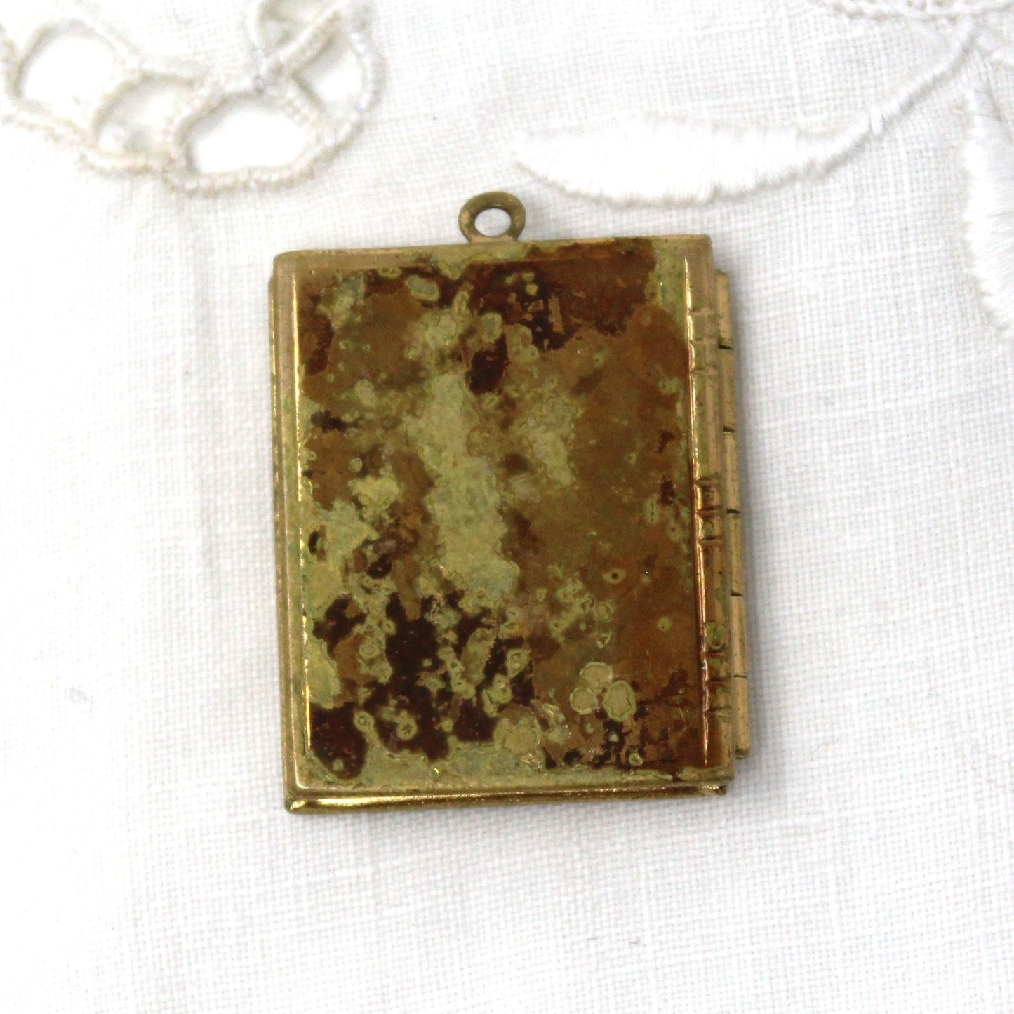 Pendant, Locket, Engraved Design, Keepsake Photo, Vintage