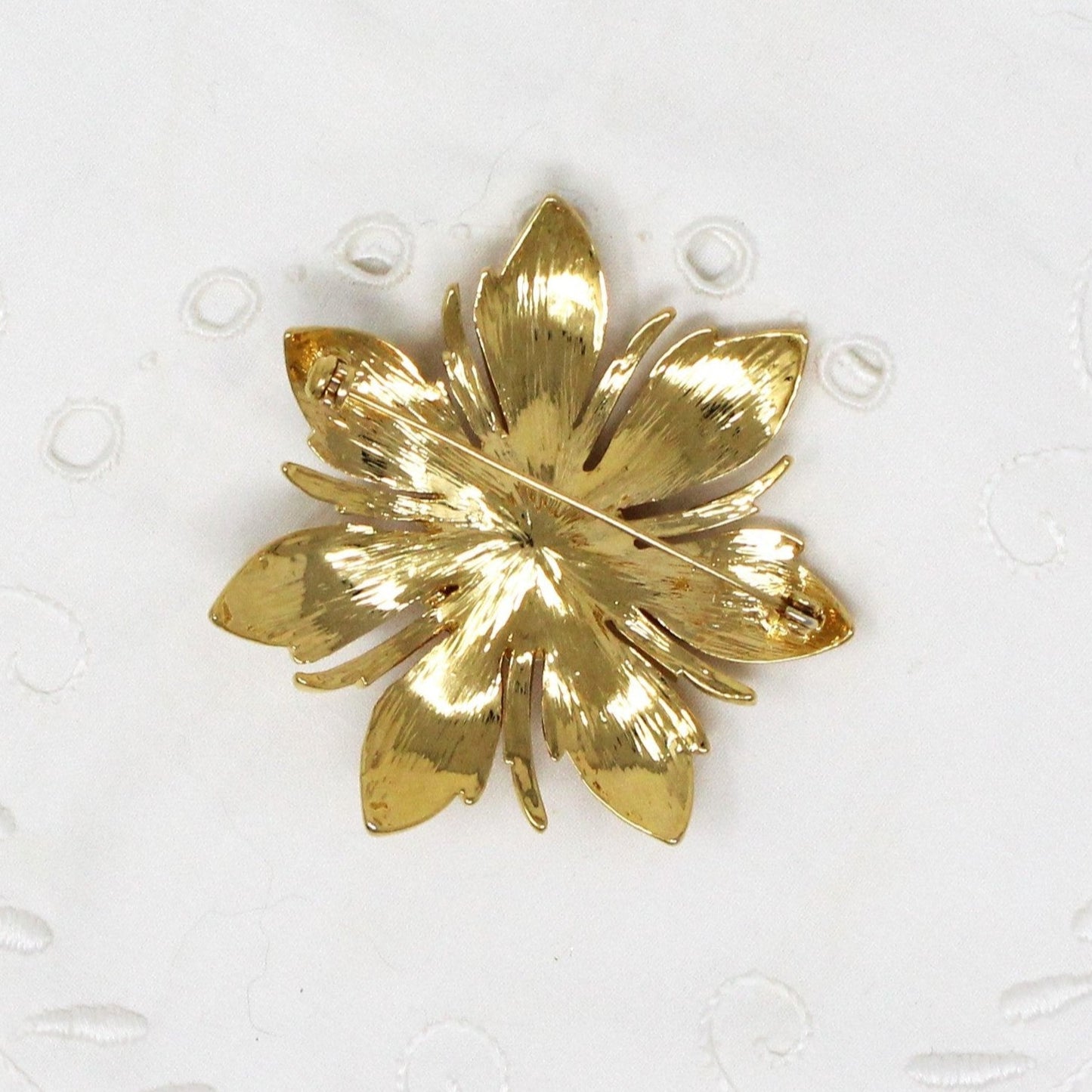 Brooch / Pin, Purple Rhinestones Flower, Large Purple Center & Lilac Petals, Gold-Tone