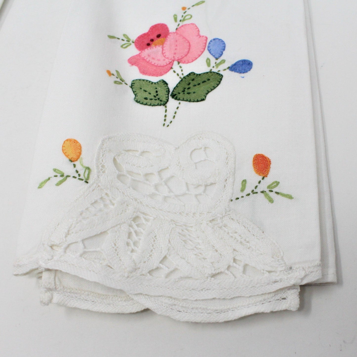 Tea Towels / Fingertip Towels, Appliqué Floral & Lace, Set of 2, Vintage, Unused
