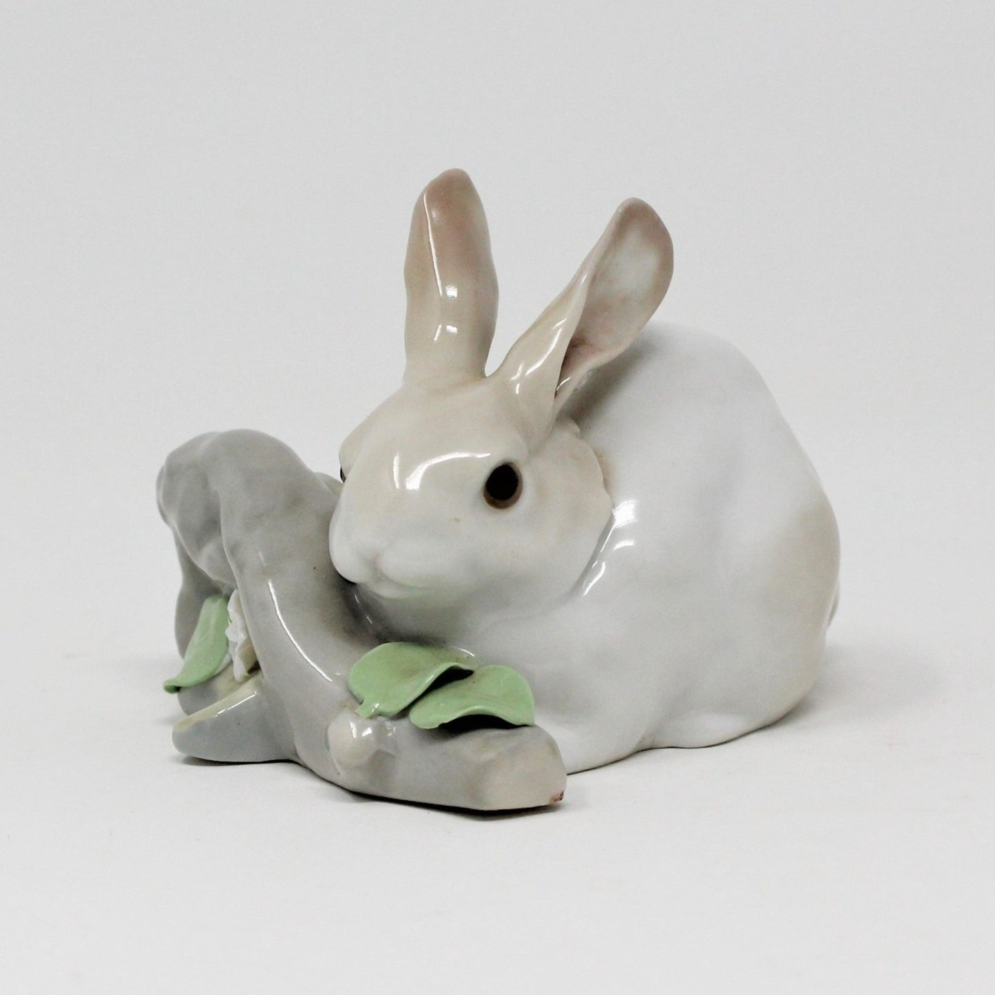 Figurine, Lladro, Rabbit Eating #4772, Vintage 1971