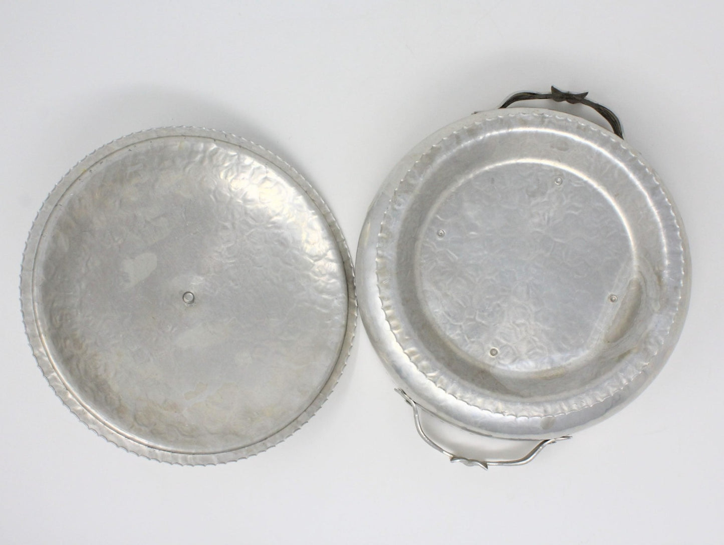 Serving Bowl with Lid, Rodney Kent Hammered Aluminum 2Qt, Vintage