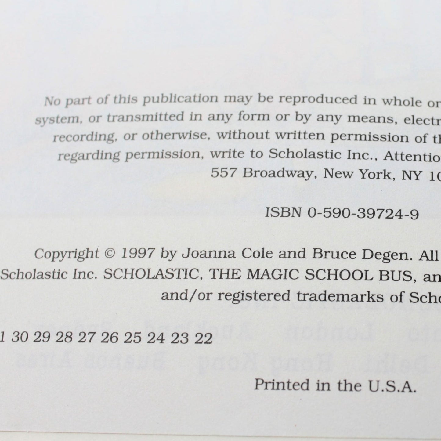 Children's Book, Scholastic, The Magic School Bus Gets Cold Feet, Softcover, 1997