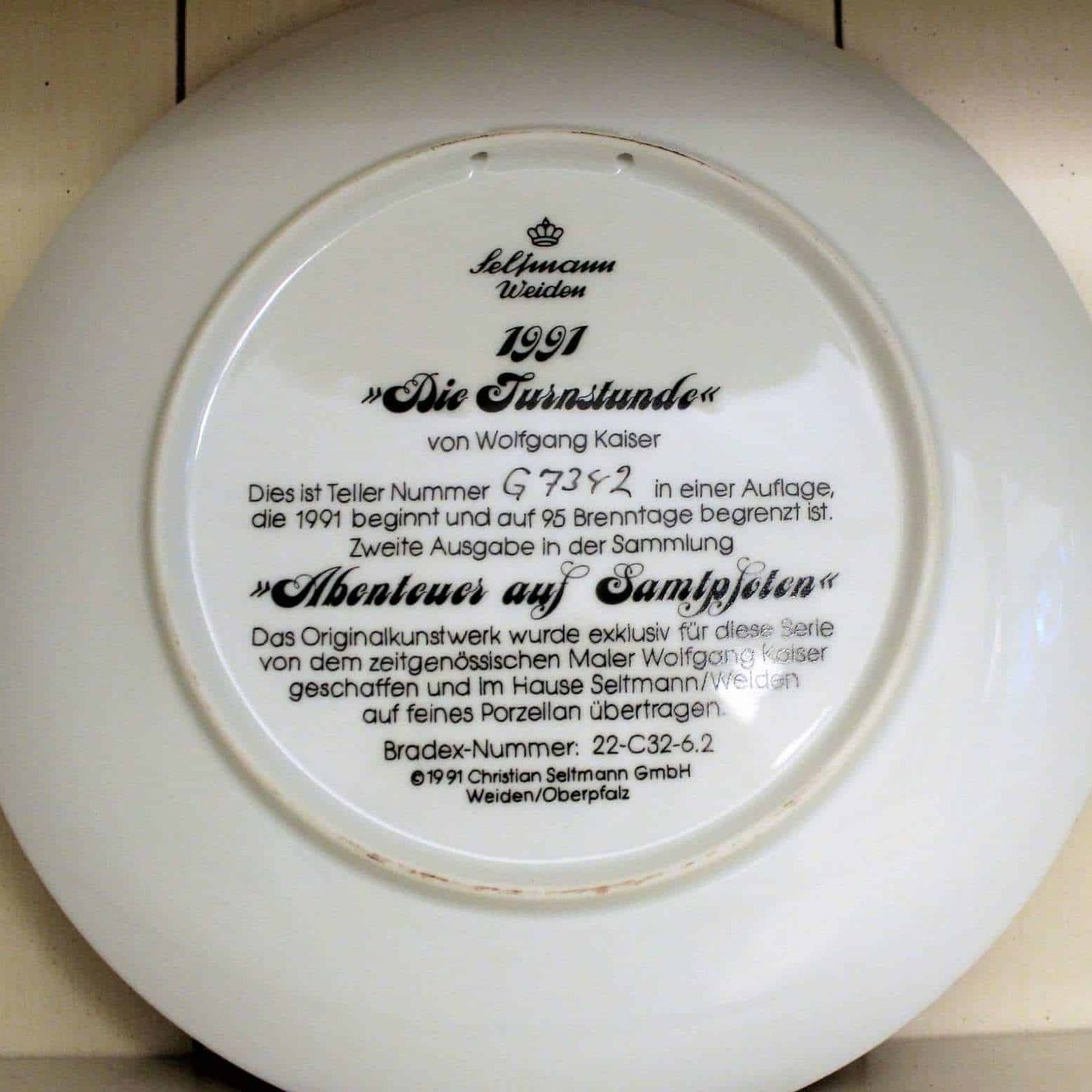 Decorative Plate, Wolfgang Kaiser, Die Turnstunde, (Gymnastics), Vintage