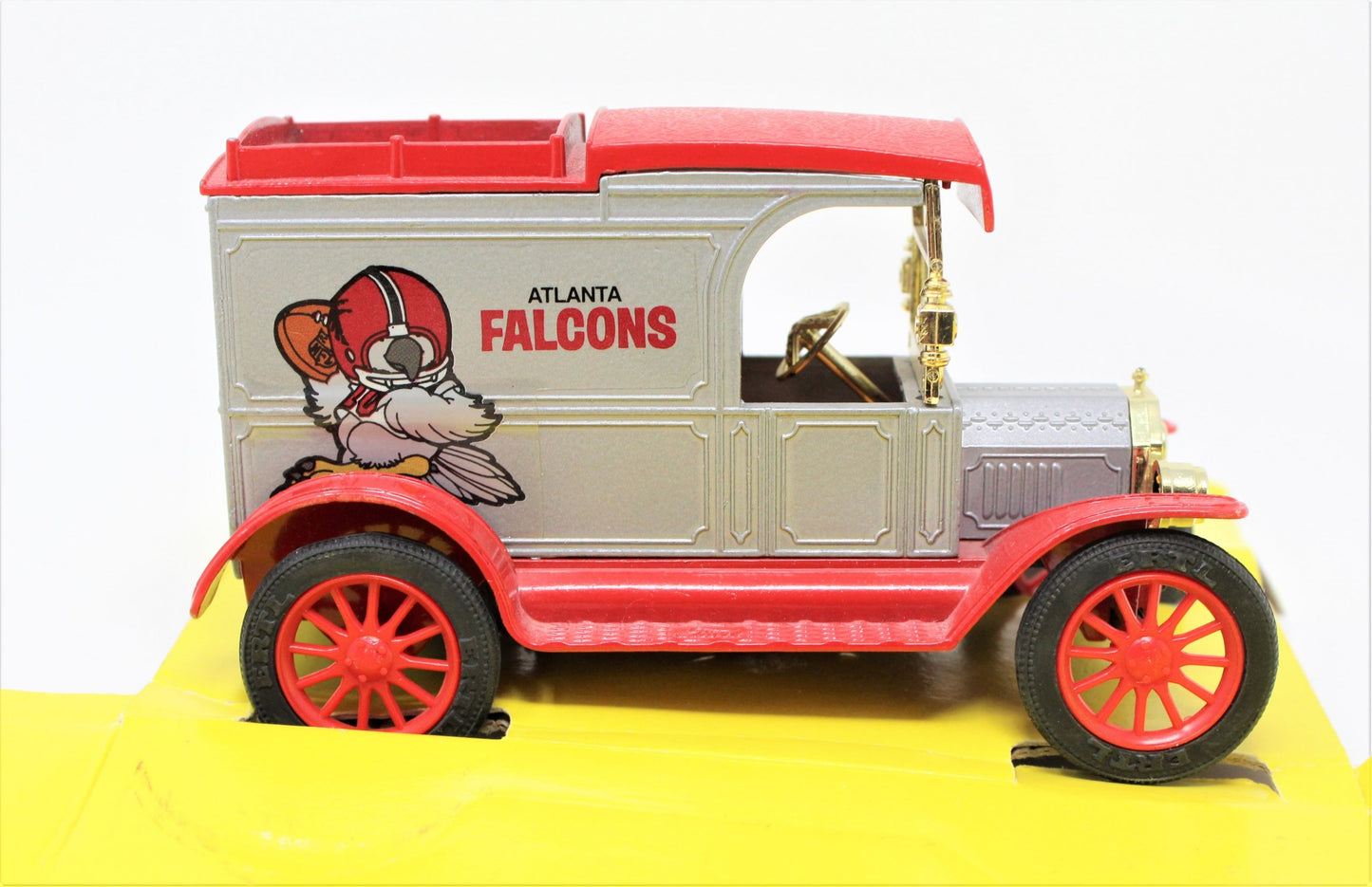 Coin Bank, ERTL, NFL huddles Atlanta Falcons, 1913 Ford Model T, 1983, Vintage