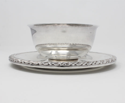 Gravy Boat / Saucière with Underplate, Wm A. Rogers, Silverplate, Maybrook Pattern, Vintage