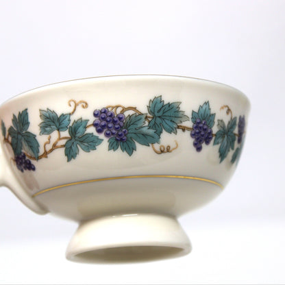 up close view of the Arbor china pattern from Theodore Haviland.