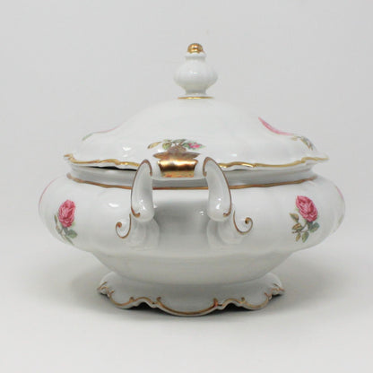 handles on the covered vegetable dish, The Dundee pattern