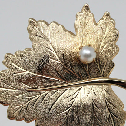 Brooch / Pin, Sarah Coventry, Maple Leaf with Faux Pearl, Gold Tone, Vintage