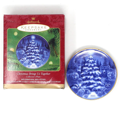 Ornament, Hallmark Keepsake, Christmas Keeps Us Together, Blue Collector's Plate with stand, In Box, 2001