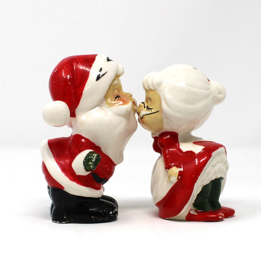Salt and Pepper Shakers, Kissing Santa & Mrs Claus, Hand Painted, Mid Century Collectible 7662, Vintage