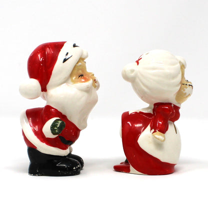 Salt and Pepper Shakers, Kissing Santa & Mrs Claus, Hand Painted, Mid Century Collectible 7662, Vintage