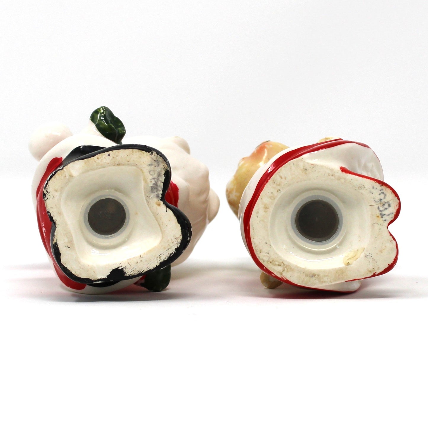 Salt and Pepper Shakers, Kissing Santa & Mrs Claus, Hand Painted, Mid Century Collectible 7662, Vintage