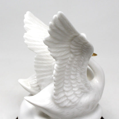 Musical Figurine, Double Swans, Plays Lara's Theme - Somewhere My Love, Porcelain, Vintage