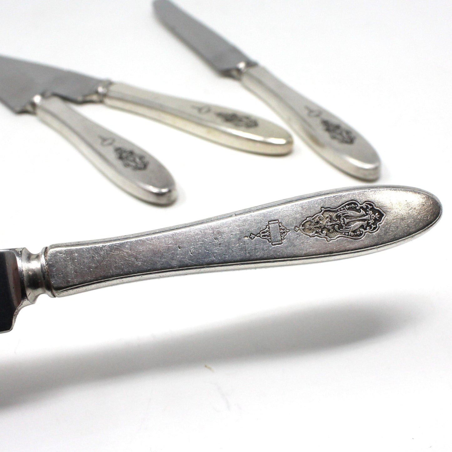 Flatware, Oneida, Silverplate, Forks & Knives Matching Set of 8, Birds of Paradise Pattern, Antique