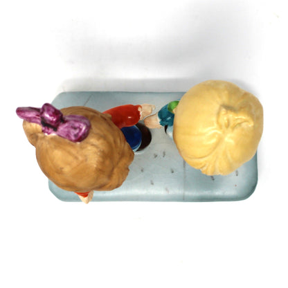 Figurine, Gigi, Sharin' Is Carin' Girls Holding Hands, Friendship, World Wide Arts, Vintage