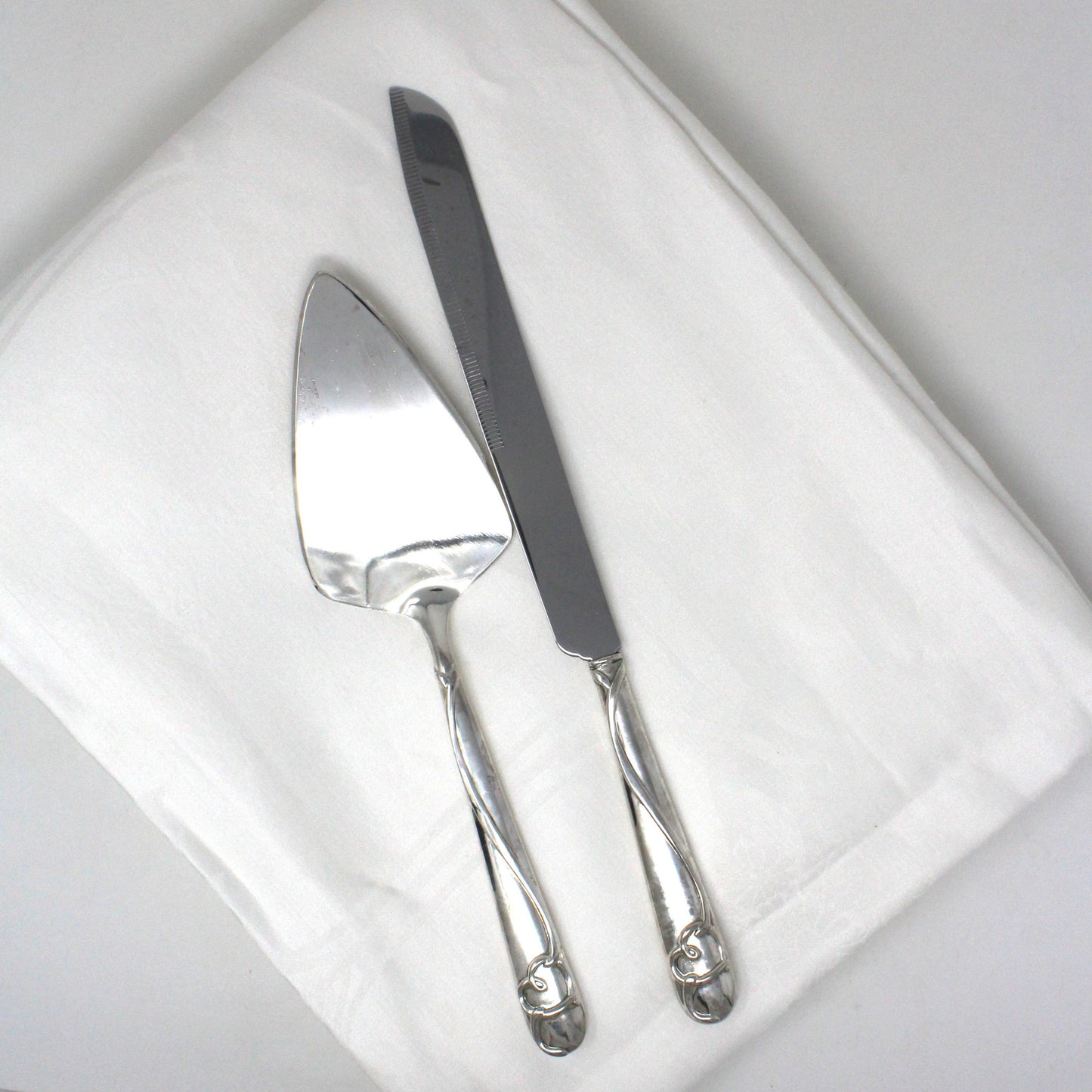 Cake Serving Set, Weddingstar, Graceful Heart Raised Loop Heart, Cake Knife & Lifter, Silver-Plated Handles, In Box
