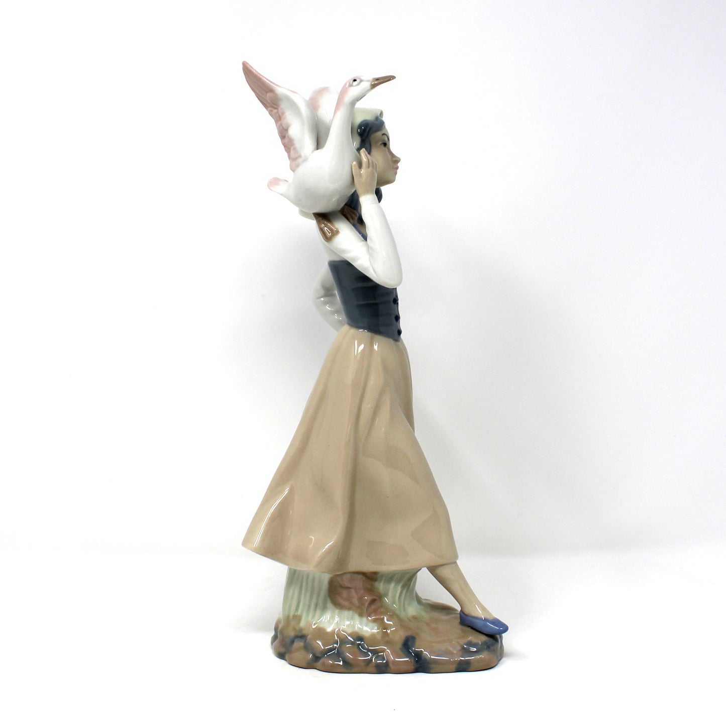 Sculpture, Casades, Girl with Goose on Shoulder, Lladro-Style figurine, Retired Figurine, Vintage