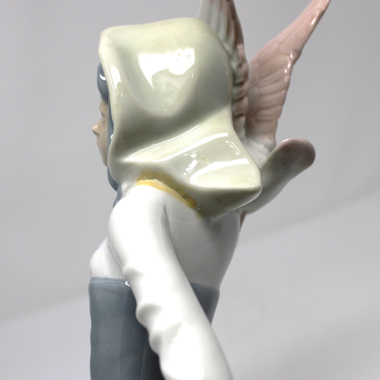 Sculpture, Casades, Girl with Goose on Shoulder, Lladro-Style figurine, Retired Figurine, Vintage