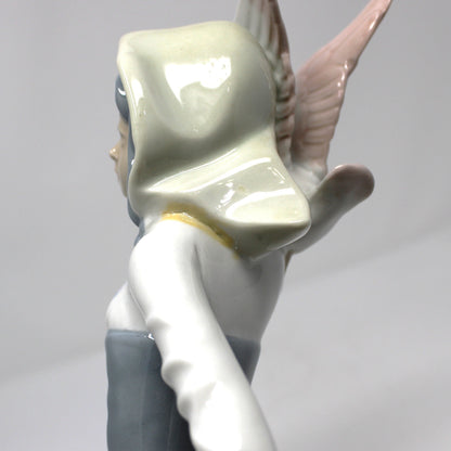 Sculpture, Casades, Girl with Goose on Shoulder, Lladro-Style figurine, Retired Figurine, Vintage