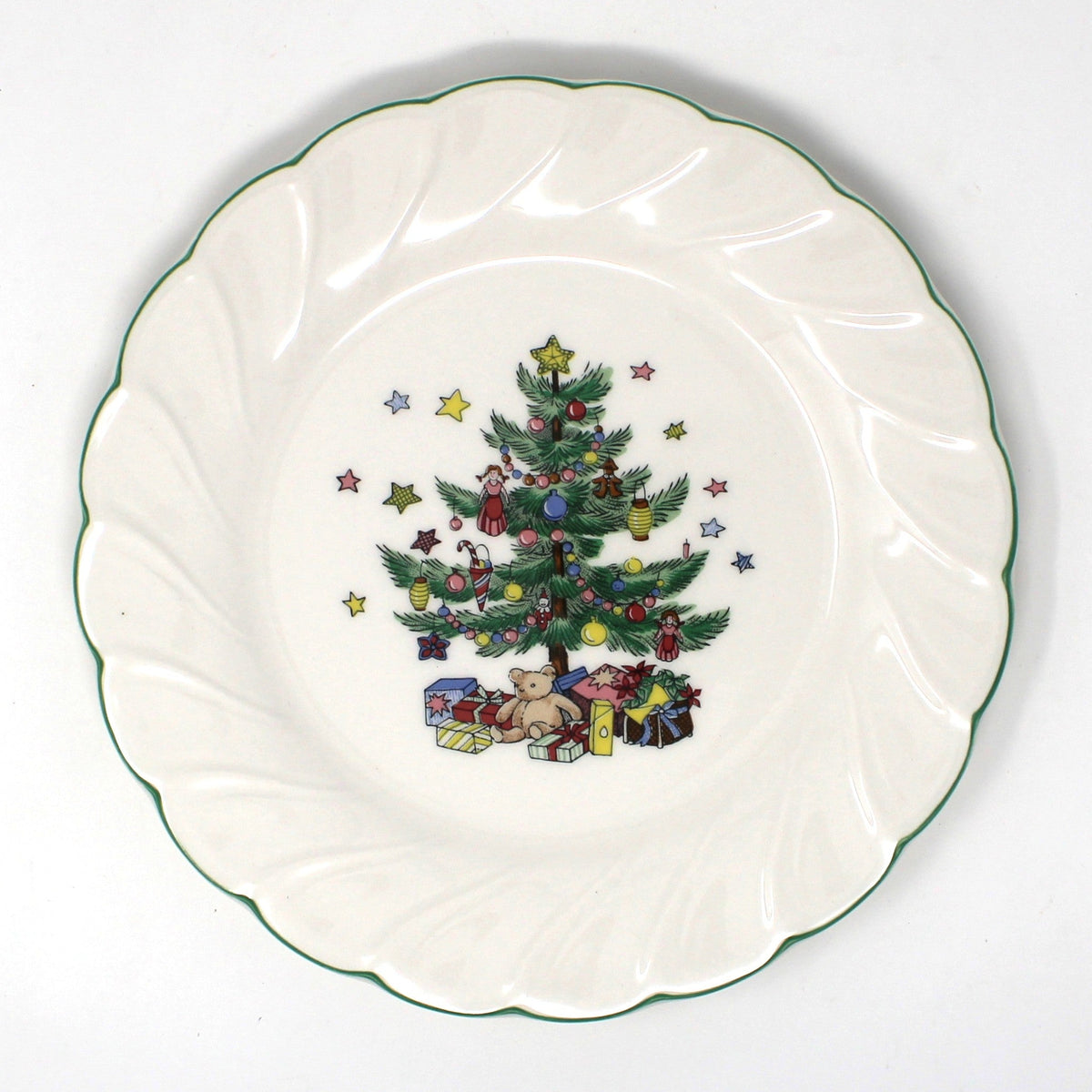Vintage Nikko Christmas Ironstone salad plates, Happy Holiday pattern with scalloped border and green rims.  Featuring a Christmas tree illustration in the center