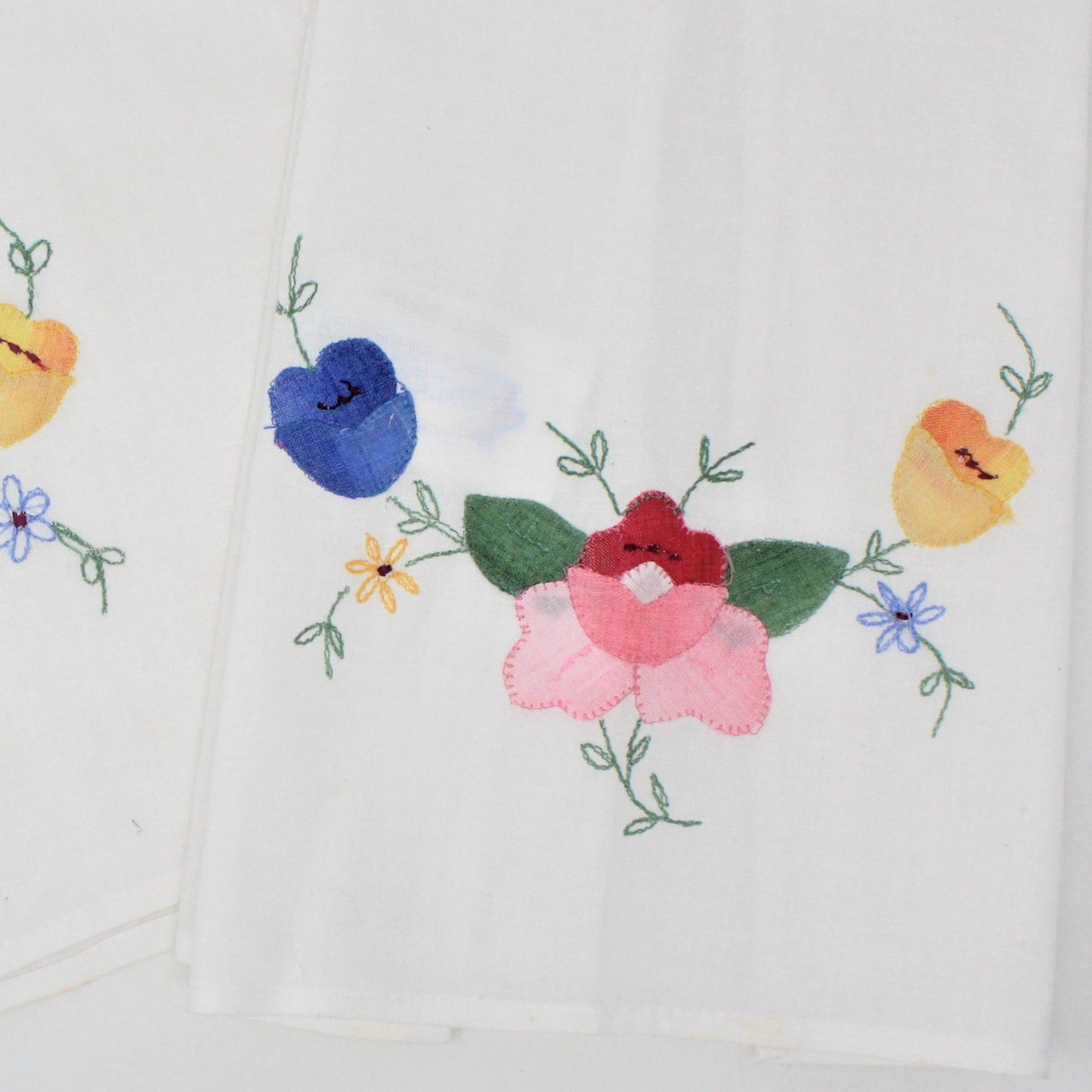 Tea Towels / Fingertip Towels, Embroidered & Appliqué Floral, Set of 2, Vintage, Unused