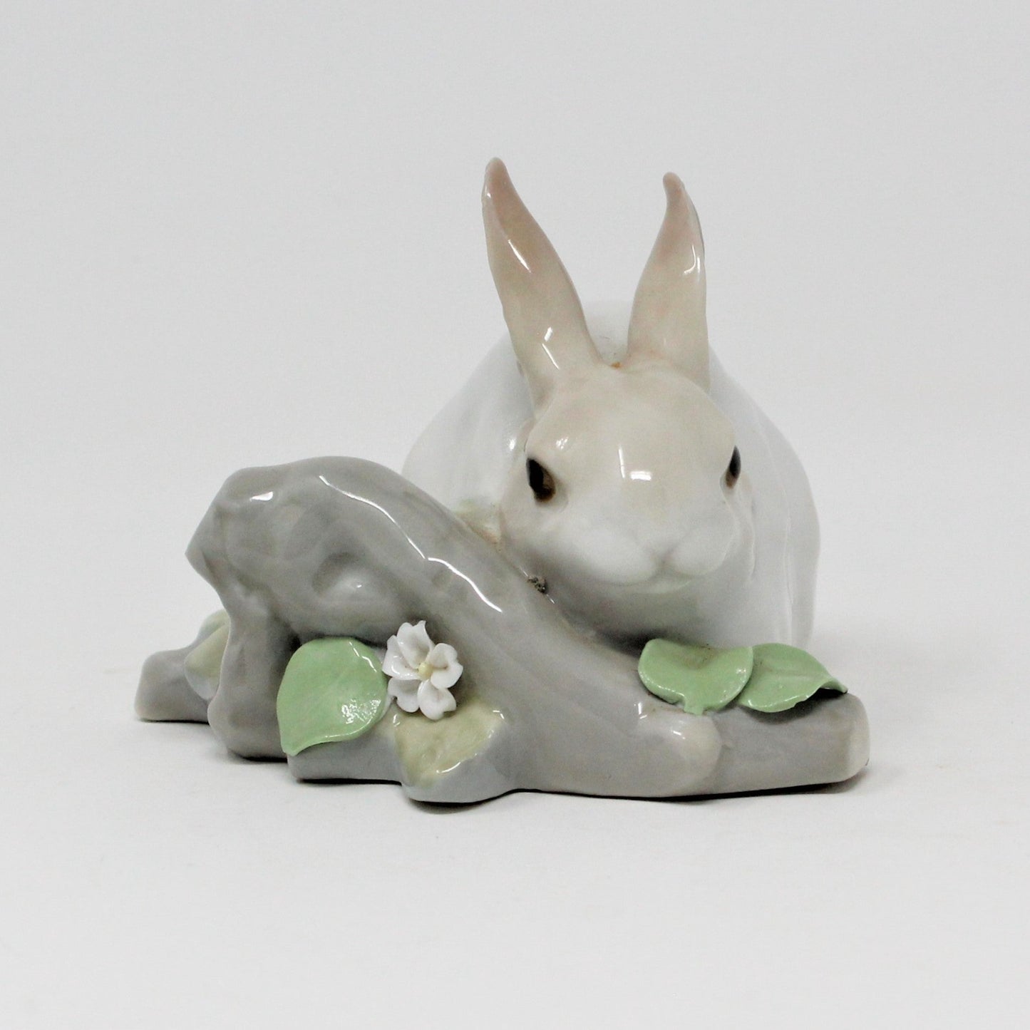 Figurine, Lladro, Rabbit Eating #4772, Vintage 1971