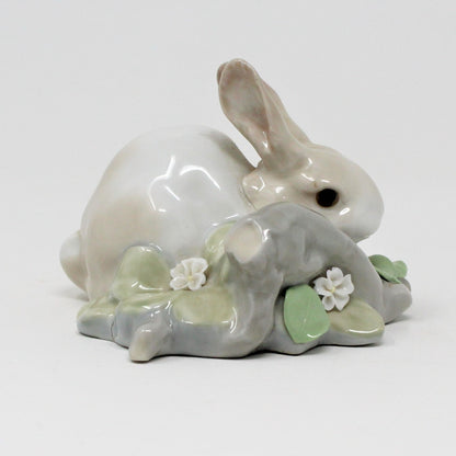 Figurine, Lladro, Rabbit Eating #4772, Vintage 1971