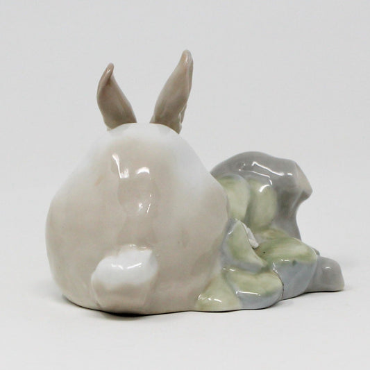 Sculpture, Lladro, Rabbit Eating #4772, Vintage 1971