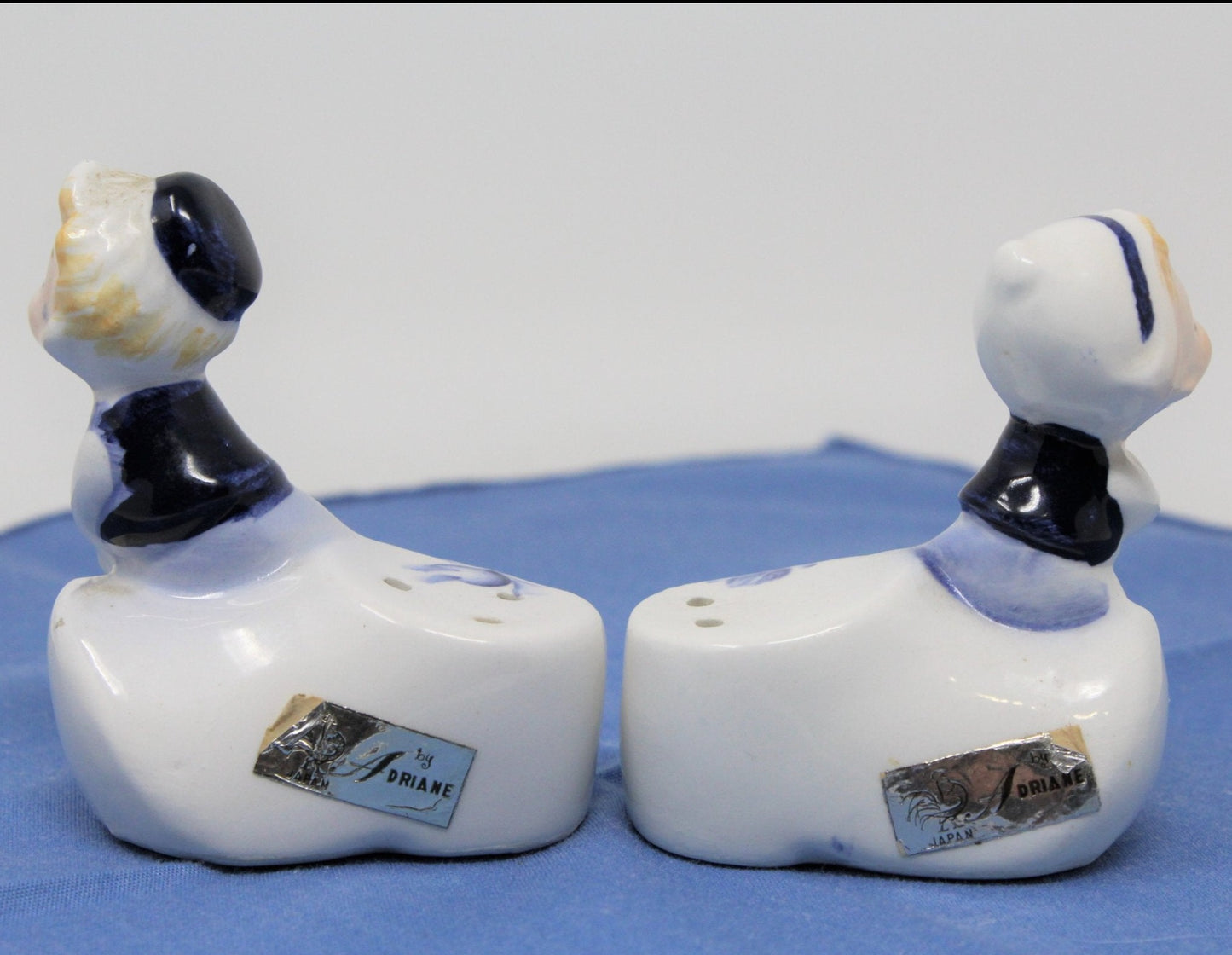 Salt and Pepper Shakers, Enesco, Kissing Dutch Boy and Girl, Japan, Vintage