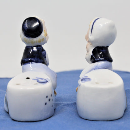 Salt and Pepper Shakers, Enesco, Kissing Dutch Boy and Girl, Japan, Vintage