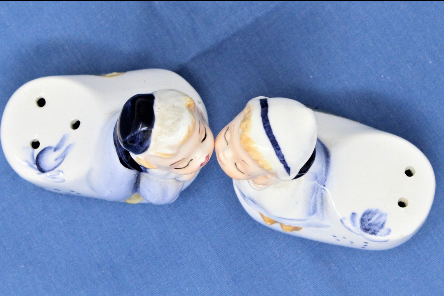 Salt and Pepper Shakers, Enesco, Kissing Dutch Boy and Girl, Japan, Vintage