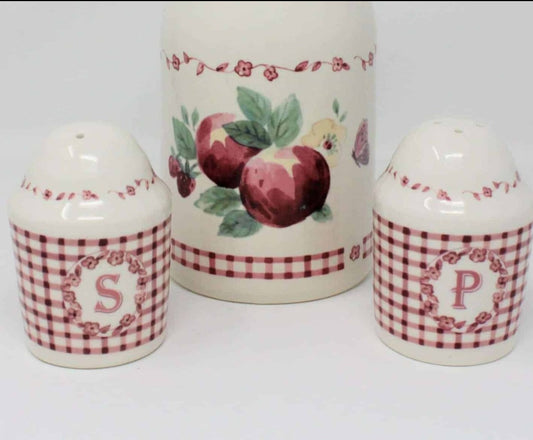 Salt and Pepper Shakers, Pfaltzgraff, Delicious, Red Gingham Ceramic