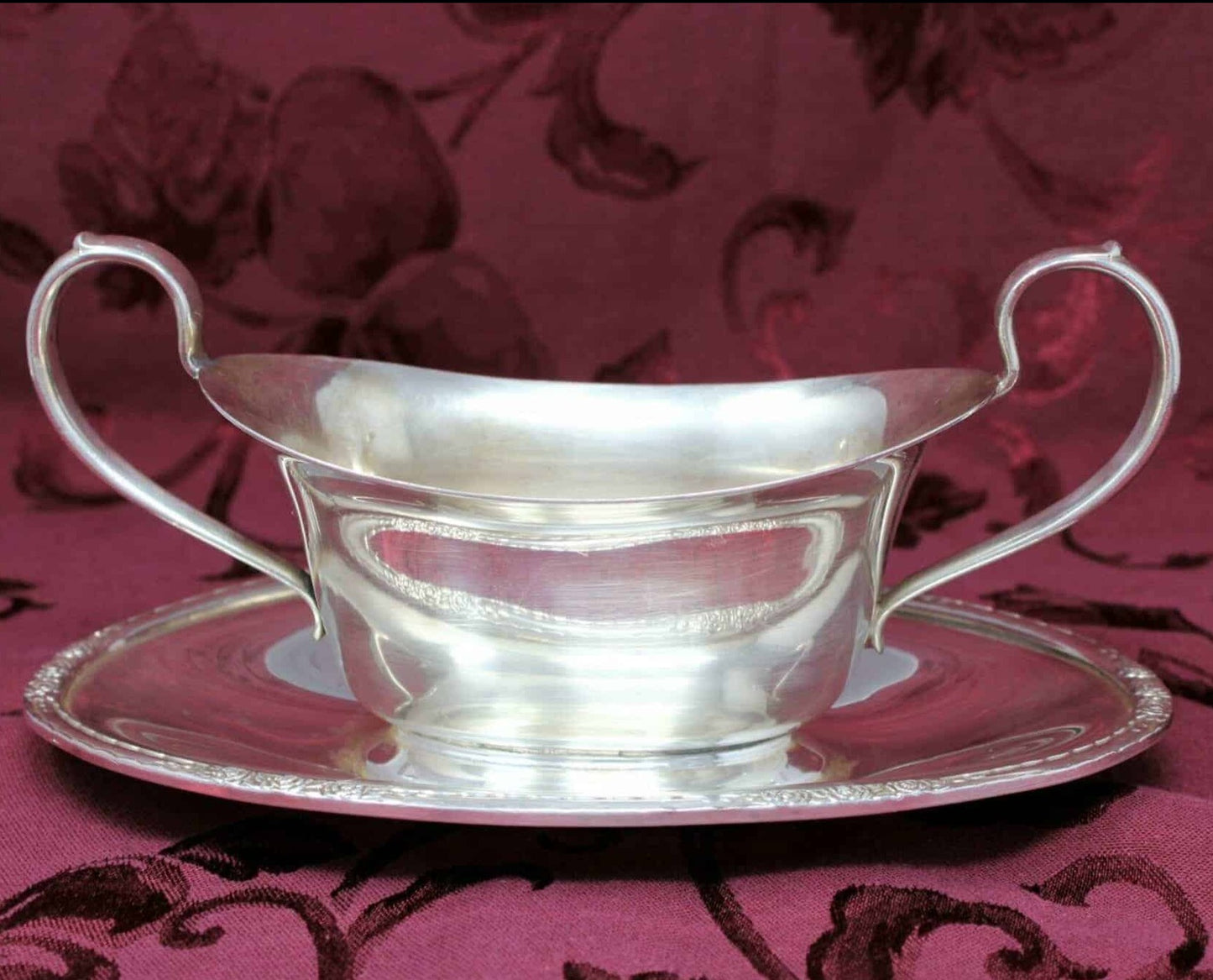 Gravy Boat / Saucière with Underplate, International Silver, Camille , Silverplate Vintage
