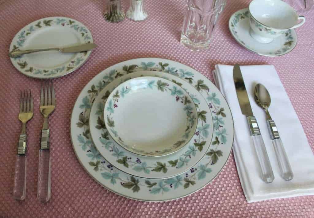 Dinnerware, Fine China of Japan. Vintage 6701, Service for 6 (36 Pcs), Vintage, SOLD