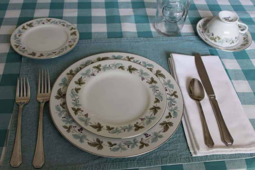 Dinnerware, Fine China of Japan. Vintage 6701, Service for 6 (36 Pcs), Vintage, SOLD