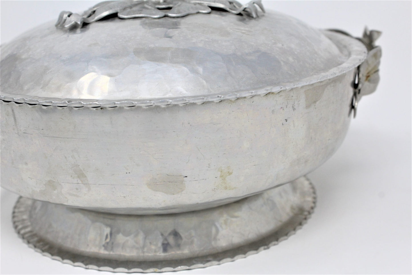 Serving Bowl with Lid, Rodney Kent Hammered Aluminum 2Qt, Vintage