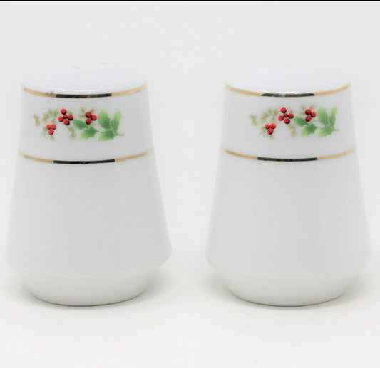 Salt and Pepper Shakers, Royal Norfolk, Holly Berry RNF15 Porcelain, 2006