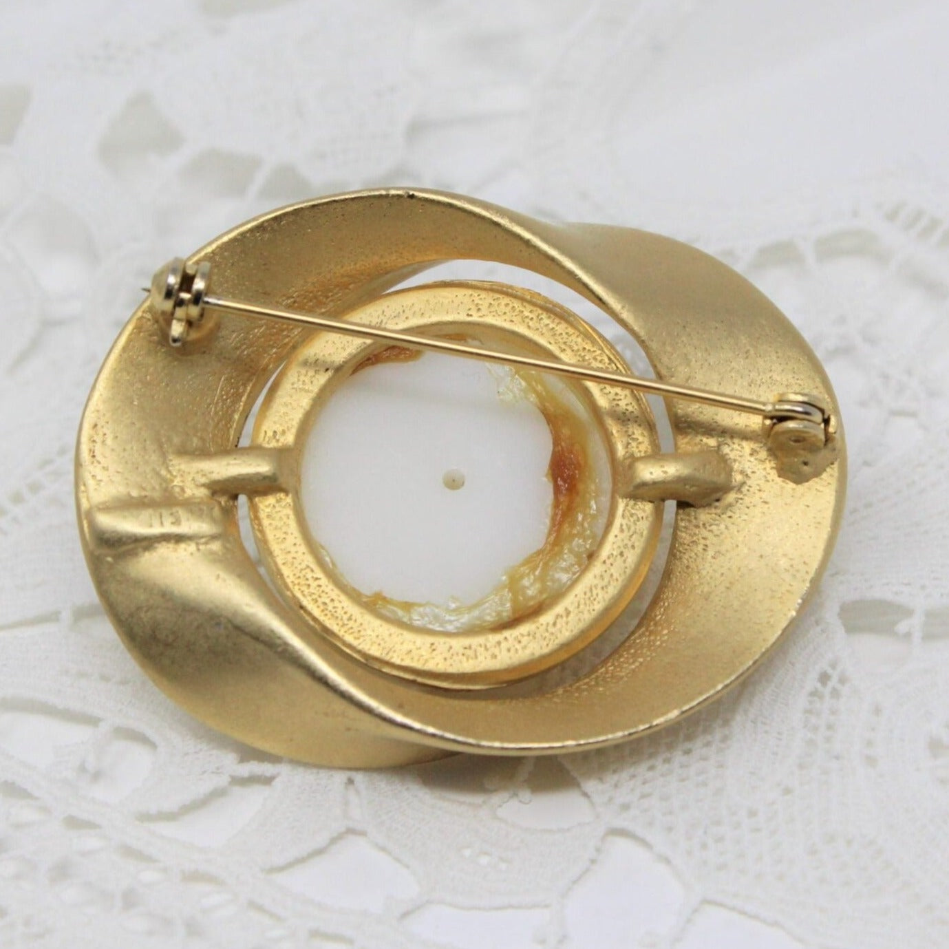 Brooch / Pin, Abstract Brushed Gold-Tone & Simulated Pearl, Vintage