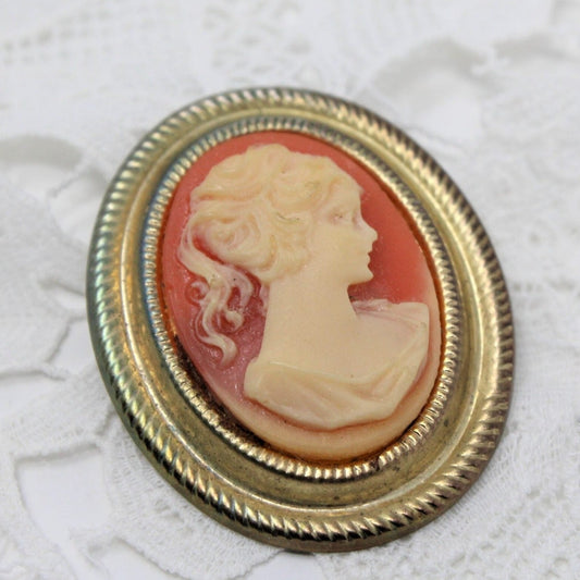 Brooch / Pin, Cameo on Pink/Rose Background, Gold-Tone, Vintage